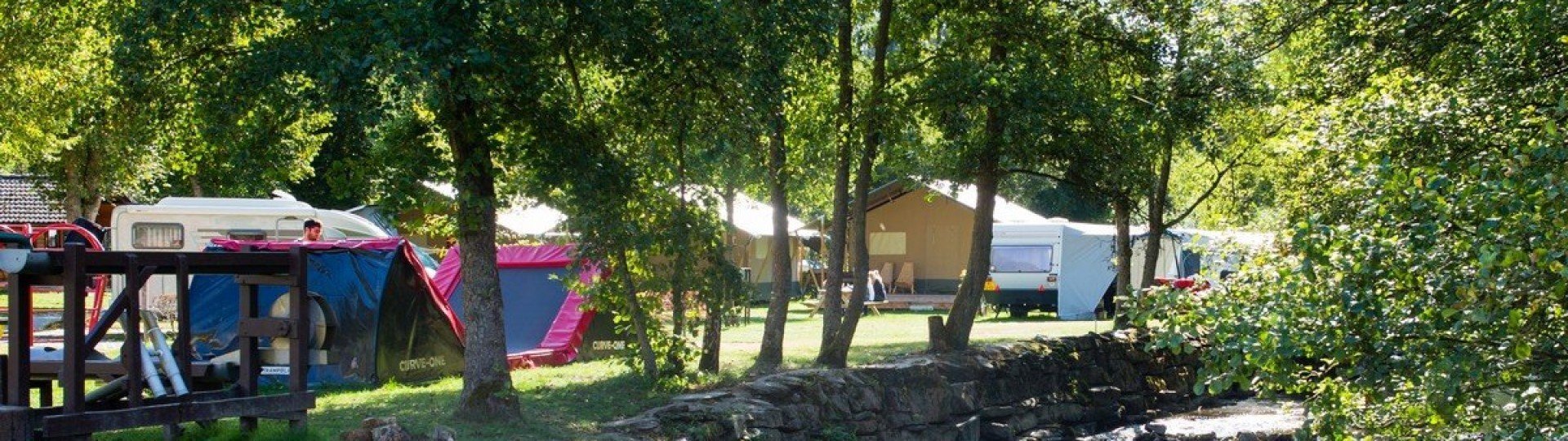 Camping luxemburg val dor kampeerplaats aan het water