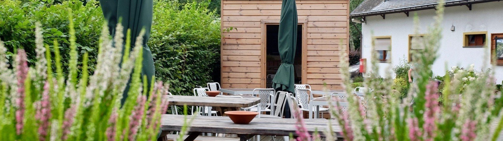 Camping val dor buitenreceptie en terras