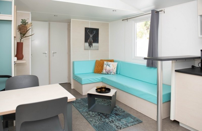 Camping val dor chalet aqua 2021 zithoek eethoek keuken 3