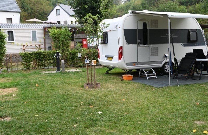 Comfortplaats met stroompunt camping val dor