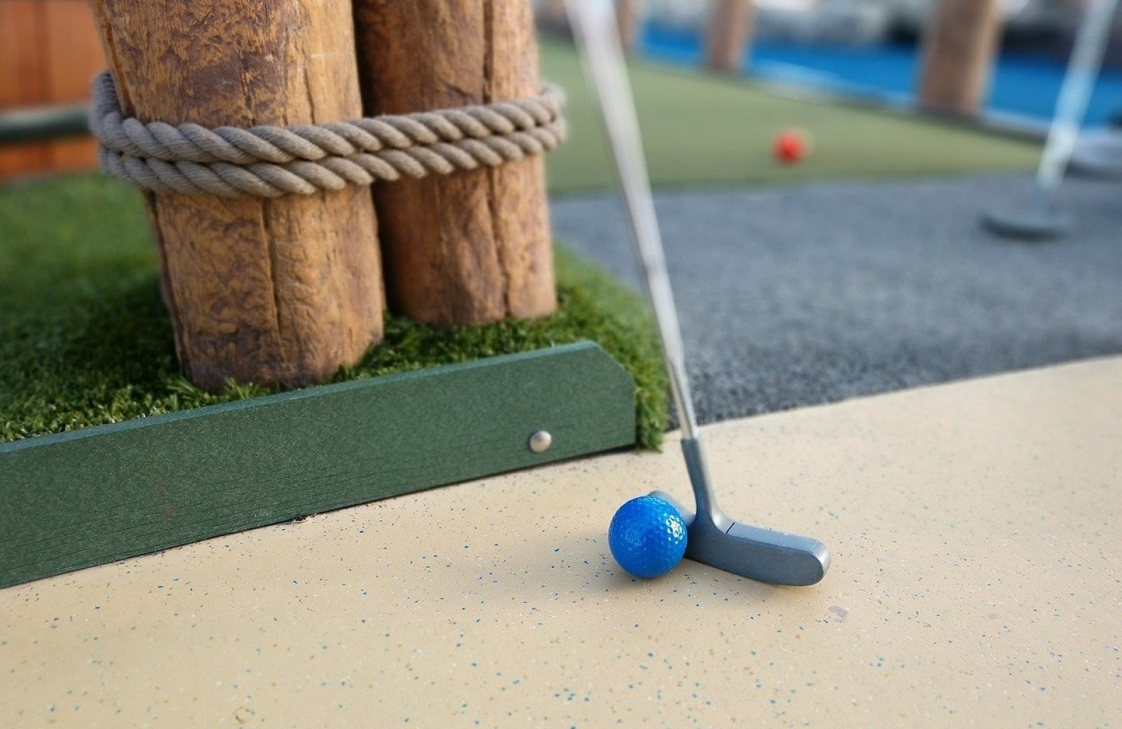 Mini golf bij val dor