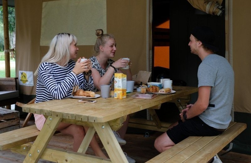 Val dor luxemburg safaritent voor 6 personen picknicktafel