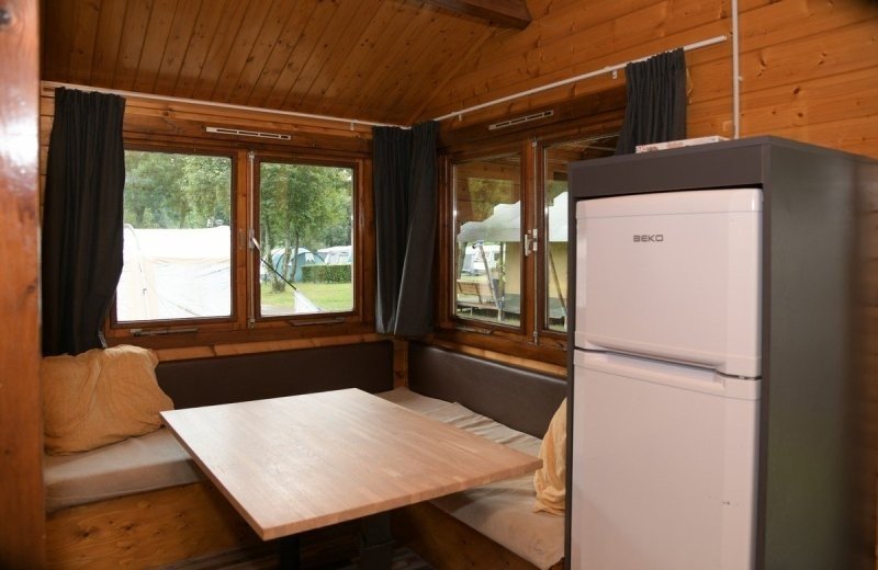 Val dor luxemburg trekkershut standaard voor 4 personen eethoek