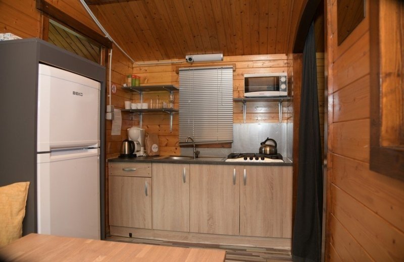 Val dor luxemburg trekkershut standaard voor 4 personen keukenblok