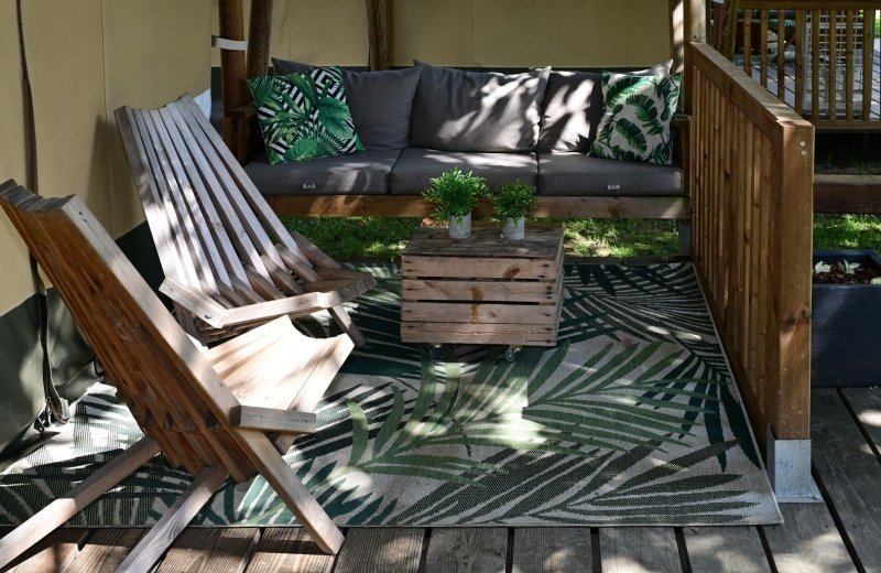 Valdor safaritent 2023 buiten terras 1